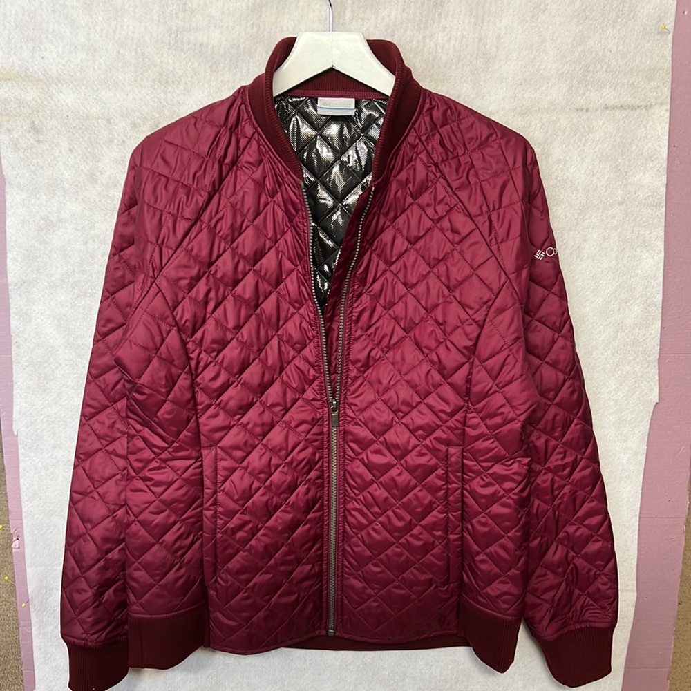 Columbia Omni-Heat quilted jacket burgundy in color Size M